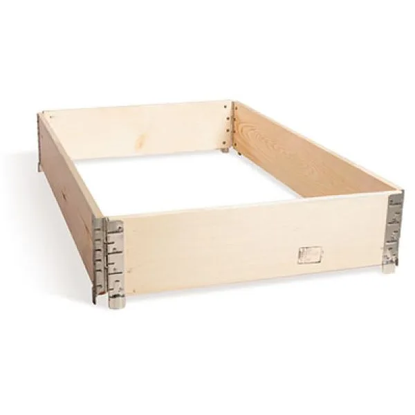 Wooden pallet collar